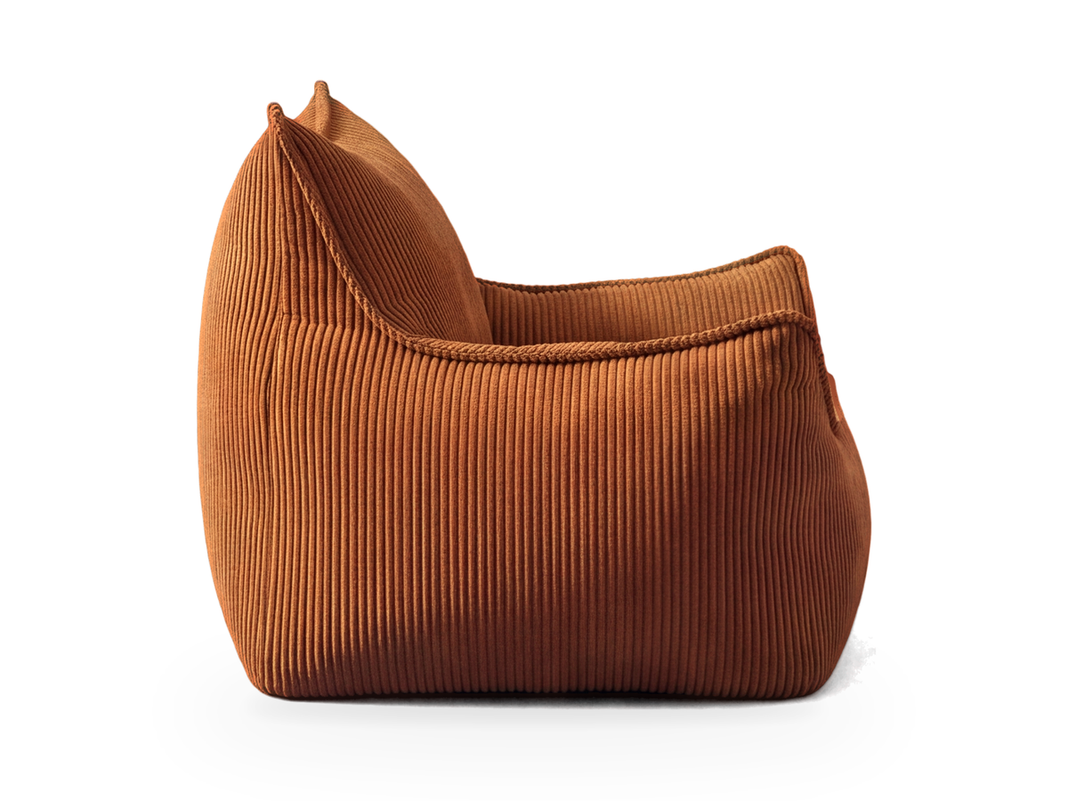 Pouf fauteuil en velours côtelé caramel vu de profil